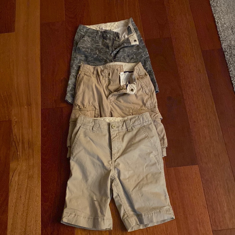 3 pairs of Gap shorts